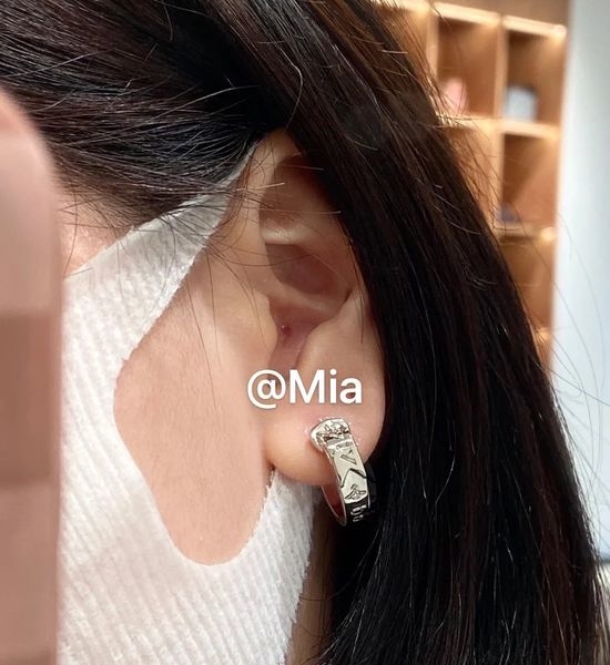 Vivienne Westhood Saturn Element Hoop Earrings Delicate Textured