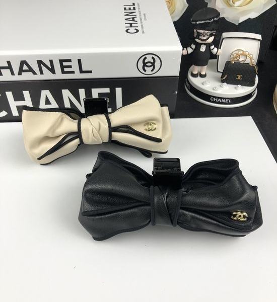 Chanel Resin Hair Claw Clip