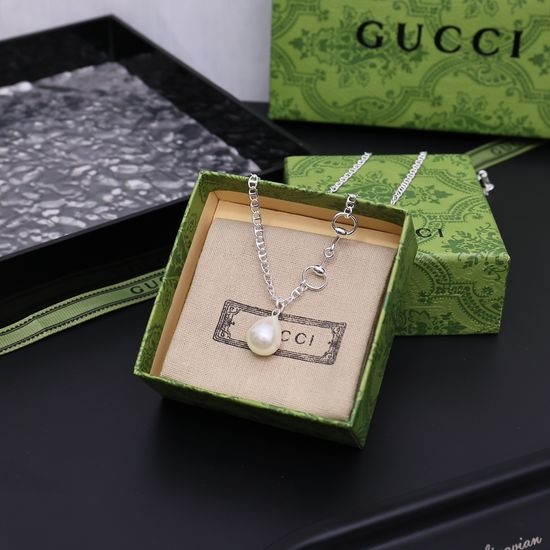 Gucci Classic Pearl Decorated Necklace