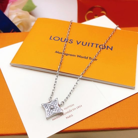 Louis Vuitton LV Classic Quilted Pattern Pendant Necklace