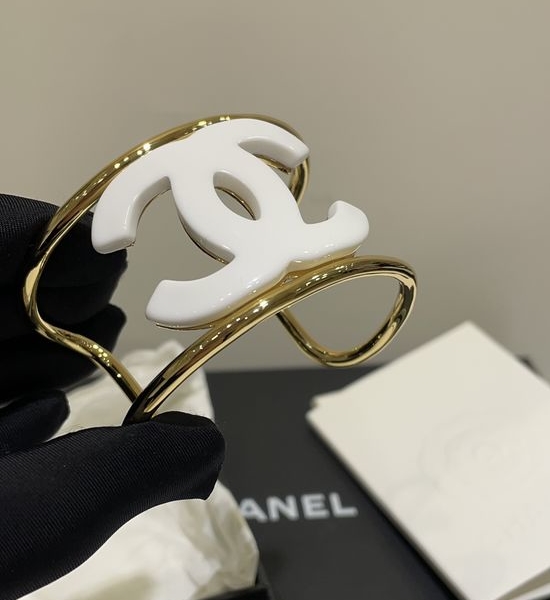 Chanel White Acrylic Open Bangle Elegant Eye-catching
