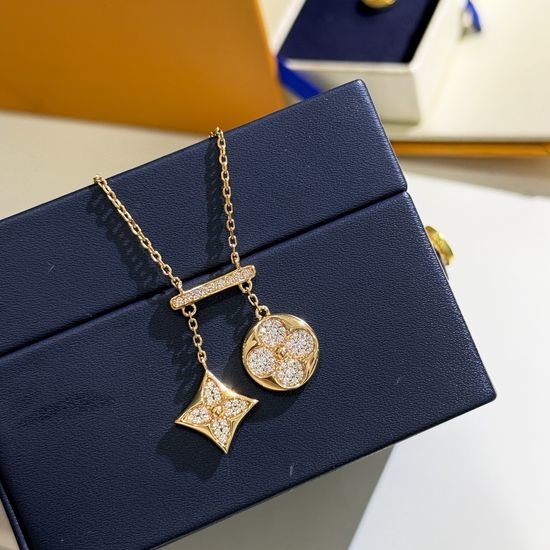 Louis Vuitton LV Elegant Clover Tassel 18K Gold Necklace