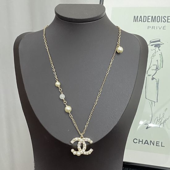 Chanel Exquisite Handmade Dainty Pendant Necklace