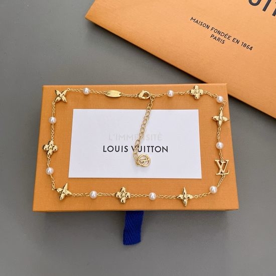 Louis Vuitton LV Exquisite Flower Pearl Jewelry Set
