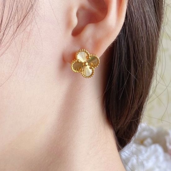 Van Cleef & Arpels VCA Flower Carved Clover Clip Earrings