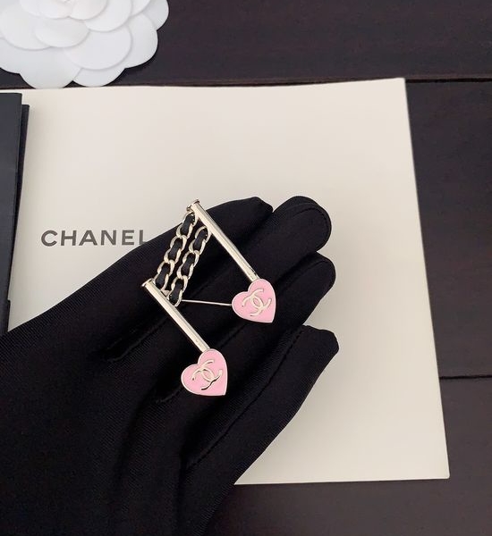 Chanel Heart Shape Brooch For Clothing Matching