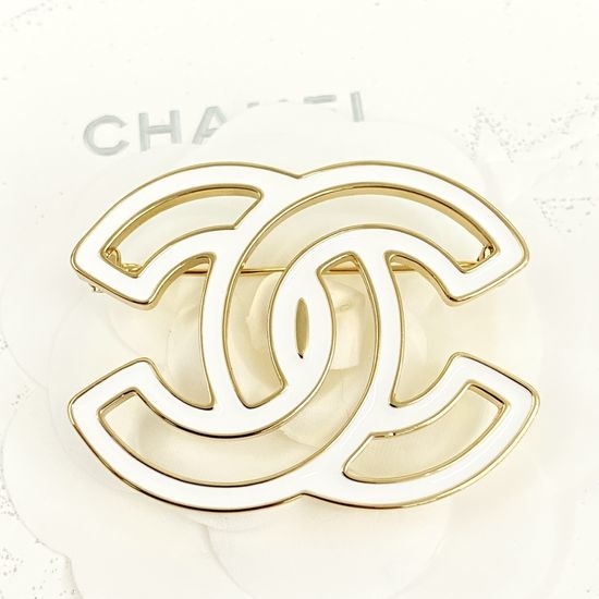Chanel White Hollow Enamel Outline Brooch Stylish
