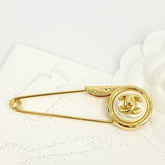 Chanel Pearl Decorated Button Brooch
