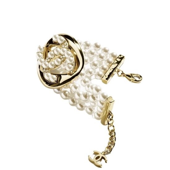 Chanel Luxury Handcrafted Pearl Bracelet