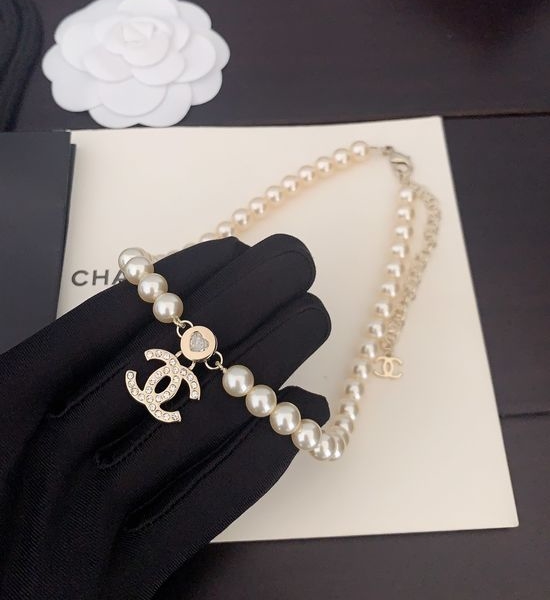 Chanel White Rhinestone Heart Pearl Necklace