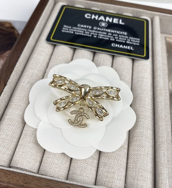 Chanel Hollow Bow Diamond Brooch