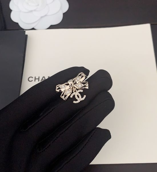 Chanel Elegant Bowknot Brooch