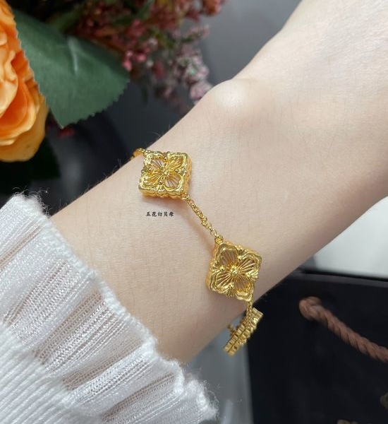 Bvlgari Gold Opera Series Five-Petal White Pearl Bracelet