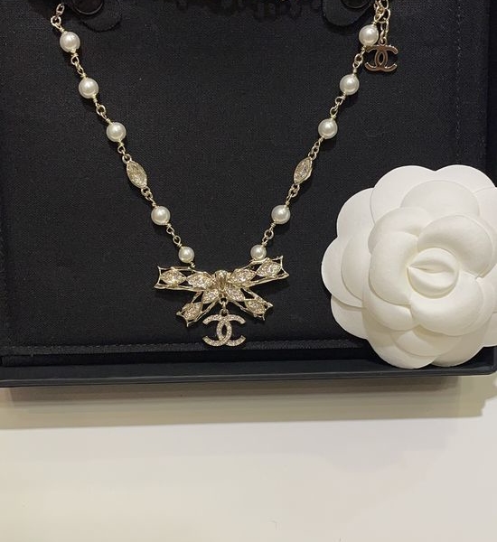 Chanel Hollow Bow Rhinestone Pearl Short Necklace