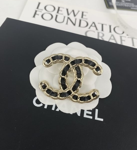 Chanel Classic Patterned Band Ring