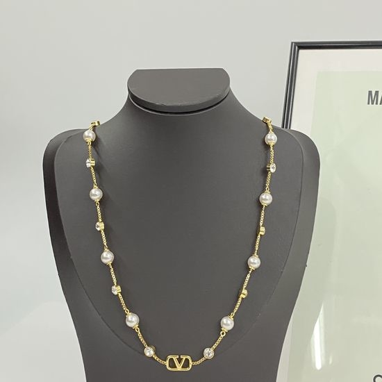 Valentino Pearl Rhinestone Necklace Classic Delicate