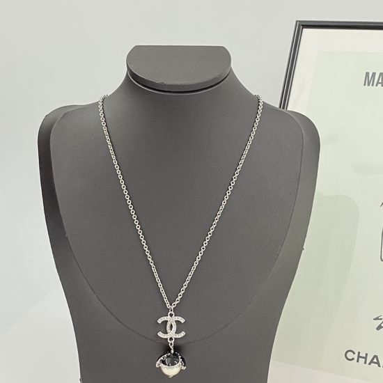 Chanel Rhinestone Pearl Flower Pendant Necklace