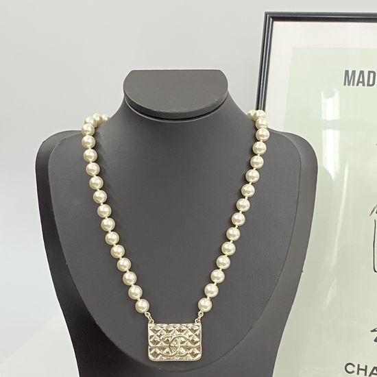 Chanel Elegant Quilted Pearl Pendant Necklace