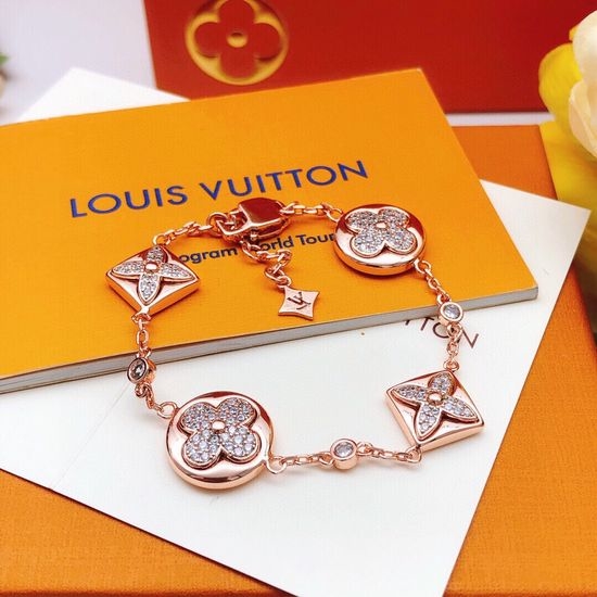 Louis Vuitton LV Rose Gold Fashion Bracelet Brass Material