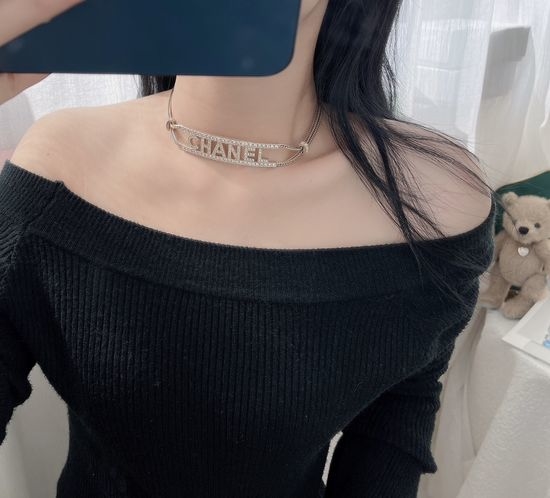 Chanel Crystal Inlaid Simple Elegant Necklace