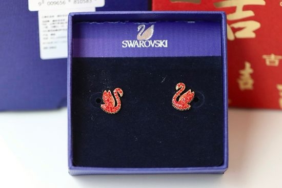 Swarovski Red Swan Pearl Stud Earrings With Crystals