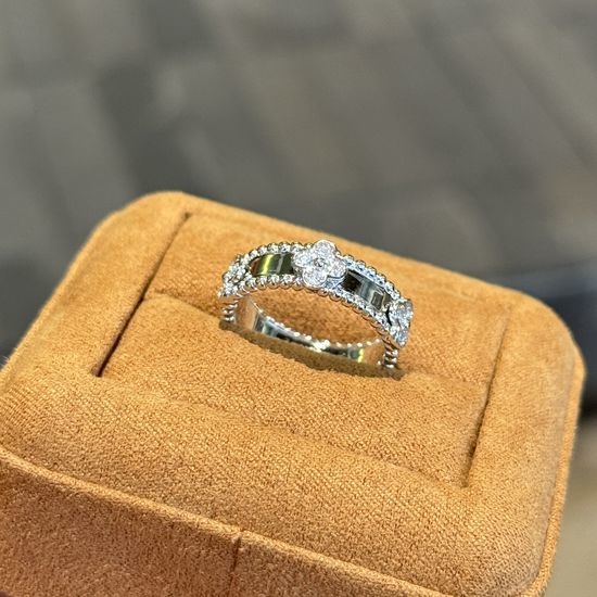 Van Cleef & Arpels VCA Heavy Duty Kaleidoscope Diamond Ring
