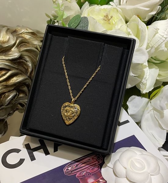 Chanel Gold Lace Glaze Heart Shape Necklace