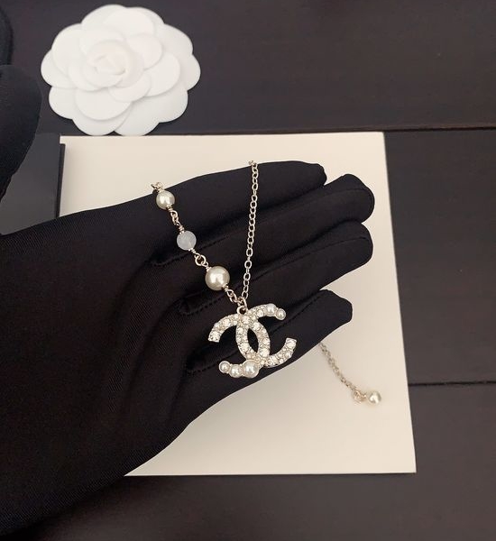 Chanel Irregular Pearl Chain Necklace