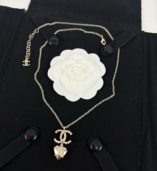 Chanel Smooth Heart Pendant Necklace Minimalist Style