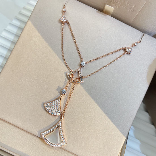 Bvlgari Diva s Fan-Shaped Pendant Necklace