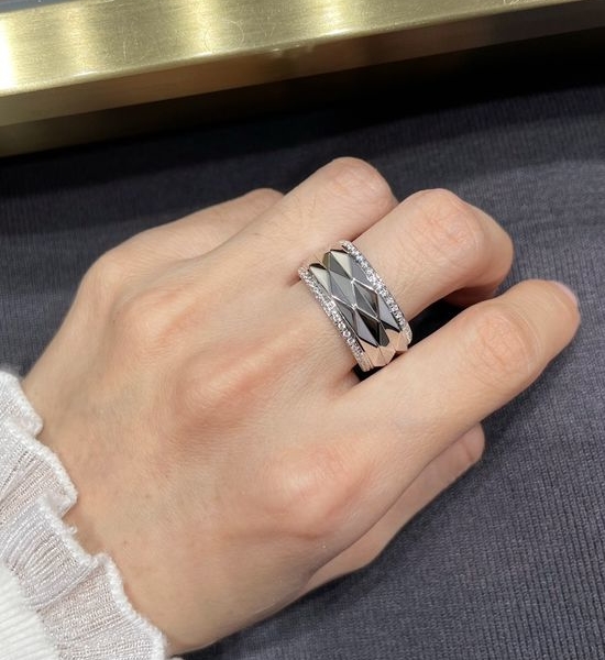 Graff Extra Wide Angular Ring with Strong Design Sense