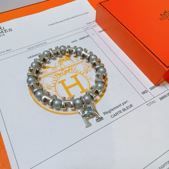 Hermes Luxury Pearl Bracelet with Vintage Style