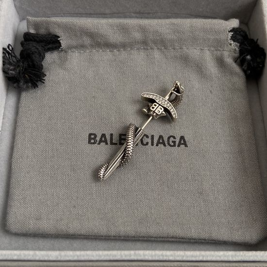 Balenciaga Simple Classic Textured Stud Earrings