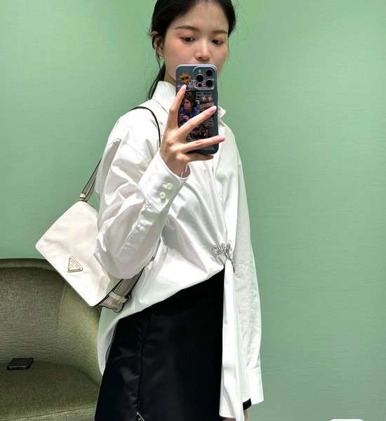 Prada Elegant Delicate Fashion Brooch