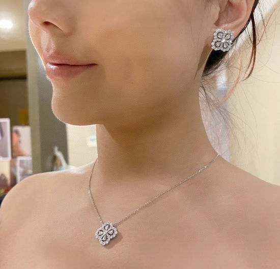 Harry Winston Clover Diamond Hollow Pendant Necklace