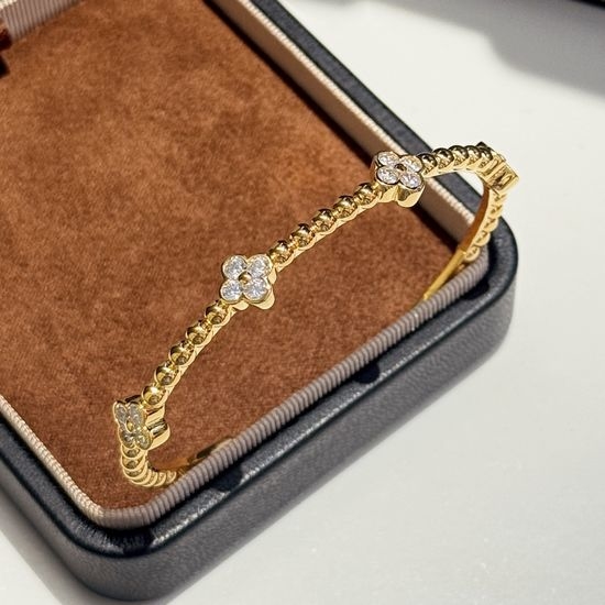 Louis Vuitton LV Diamond Clover Beaded Bangle