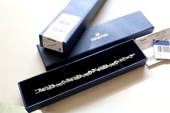 Swarovski Swan Leaf Adjustable Shiny Bracelet