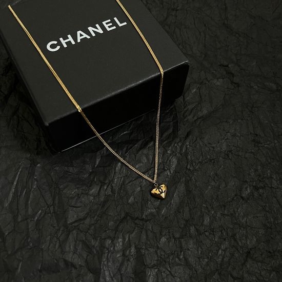 Chanel Vintage Short Chain Necklace