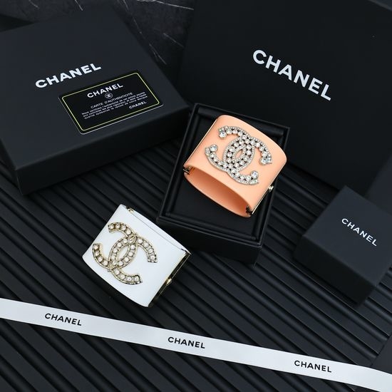 Chanel Hollow Out Wide Bangle Fashionable Accessory