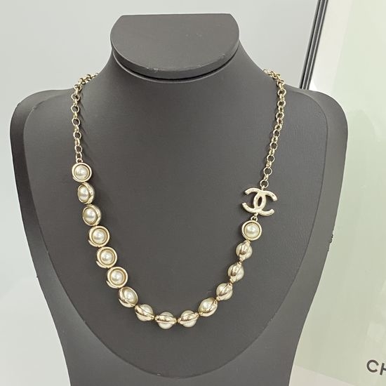 Chanel Rotating Pearl Choker Necklace