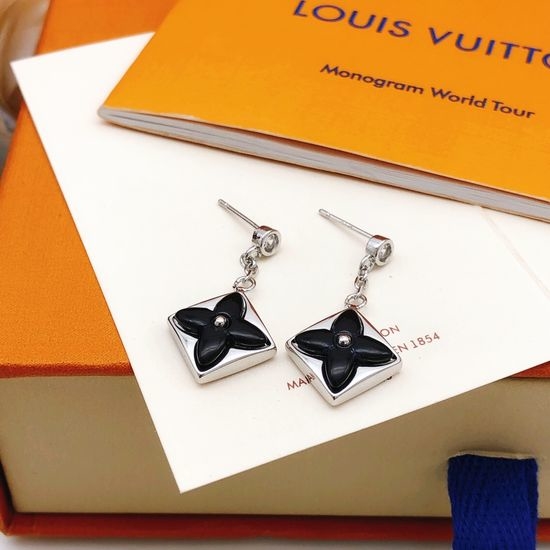 Louis Vuitton LV Black Onyx Shell Stud Earrings Brass Material