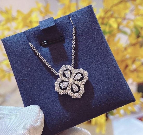 Harry Winston Harry Winston Four-Leaf Clover Diamond Necklace