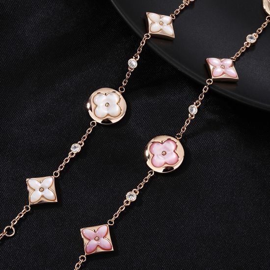 Louis Vuitton LV New LV Bracelet, Exquisite Design