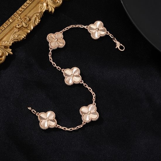 Van Cleef & Arpels VCA New Van Cleef & Arpels VCA Bracelet