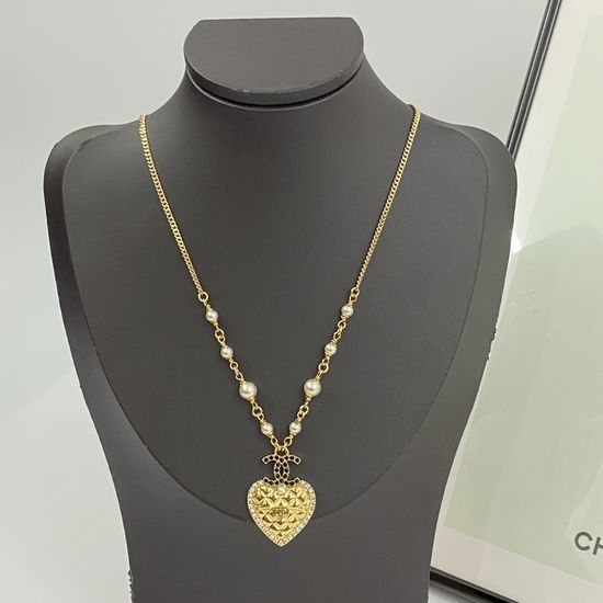 Chanel Vintage Heart Pearl Pendant Necklace