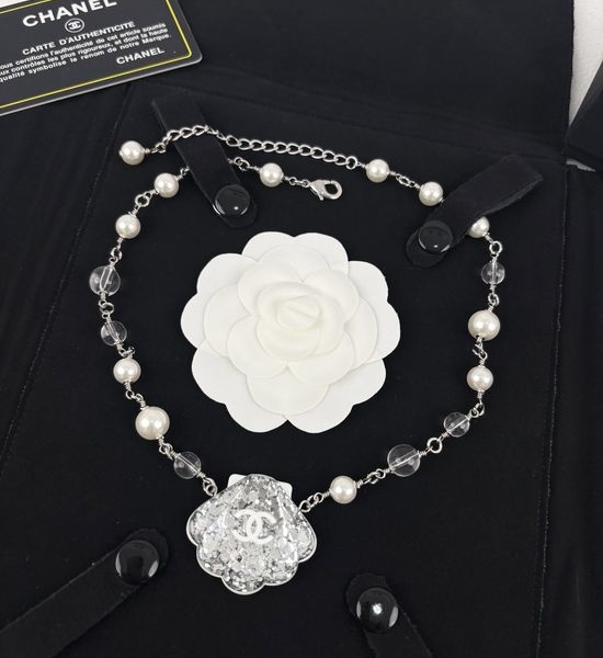 Chanel Sequin Shell Shape Pearl Necklace