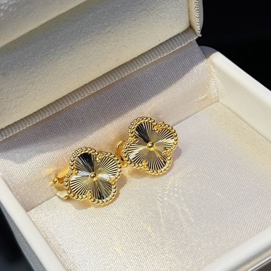 Van Cleef & Arpels VCA Four Leaf Clover Gold Earrings