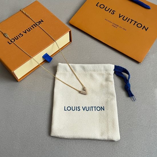 Louis Vuitton LV Pearl Decorated Retro Necklace