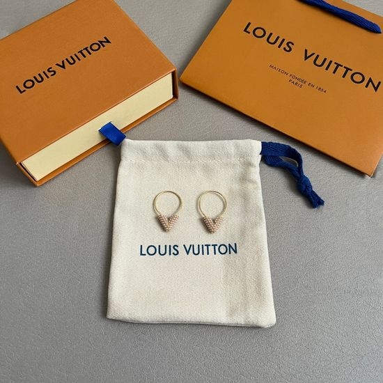 Louis Vuitton LV Pearl Decorated Retro Earrings