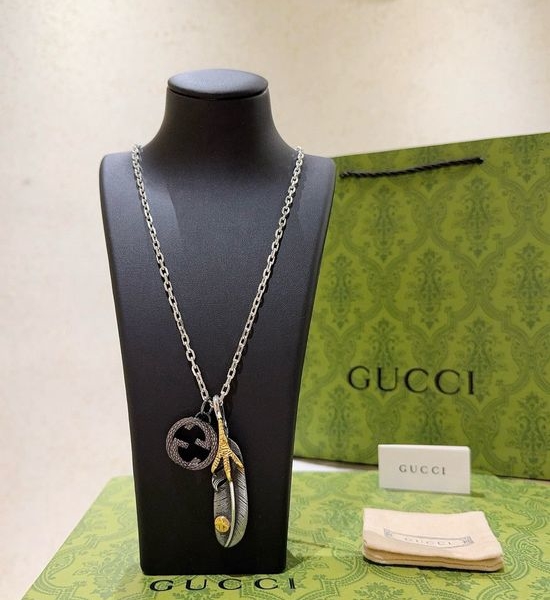 Gucci Vintage Pendant Necklace Classic Design